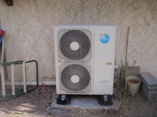 pompe à chaleur air eau de marque air pac  couplée avec une chaudière fioul